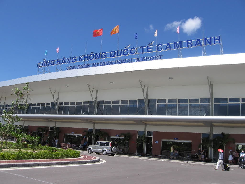 Cảng hàng không quốc tế Cam Ranh. 