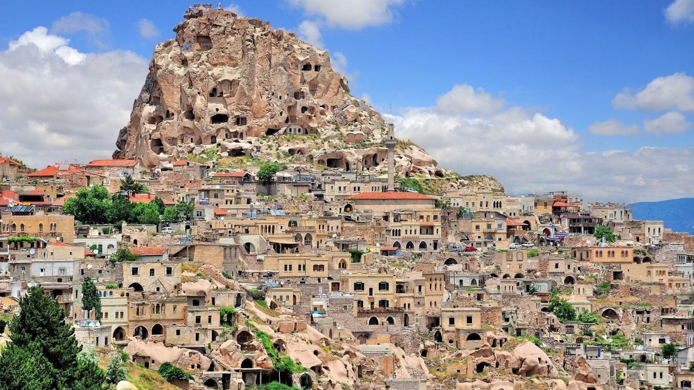 Khu dân cư trong vách núi – Goreme Uchisar